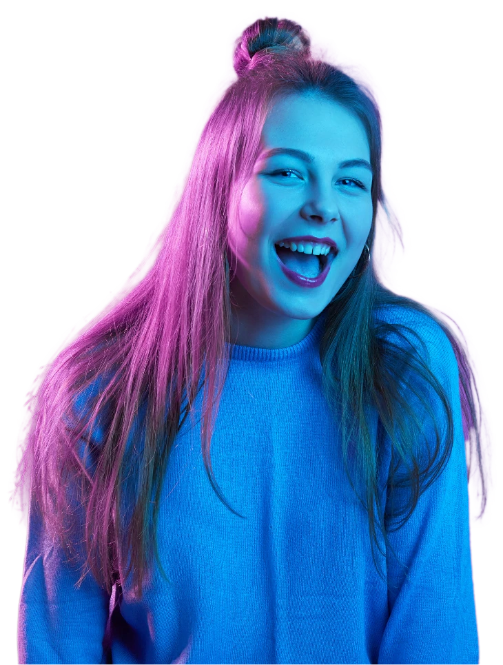 Colaboradora de Mainatek sonriendo