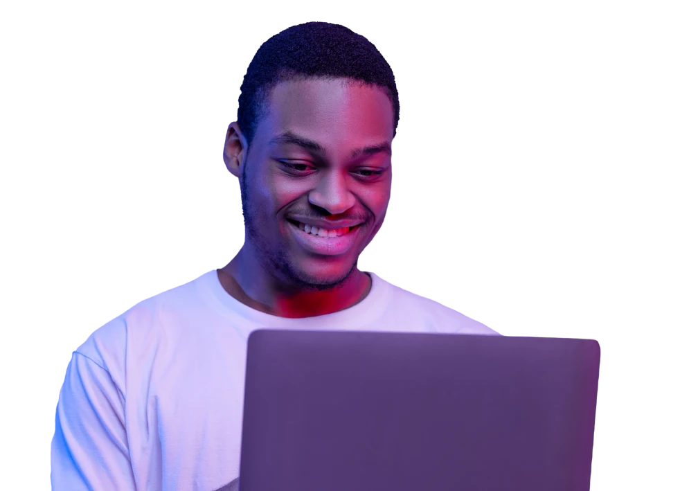 Colaborador con laptop, iluminación morada y roja